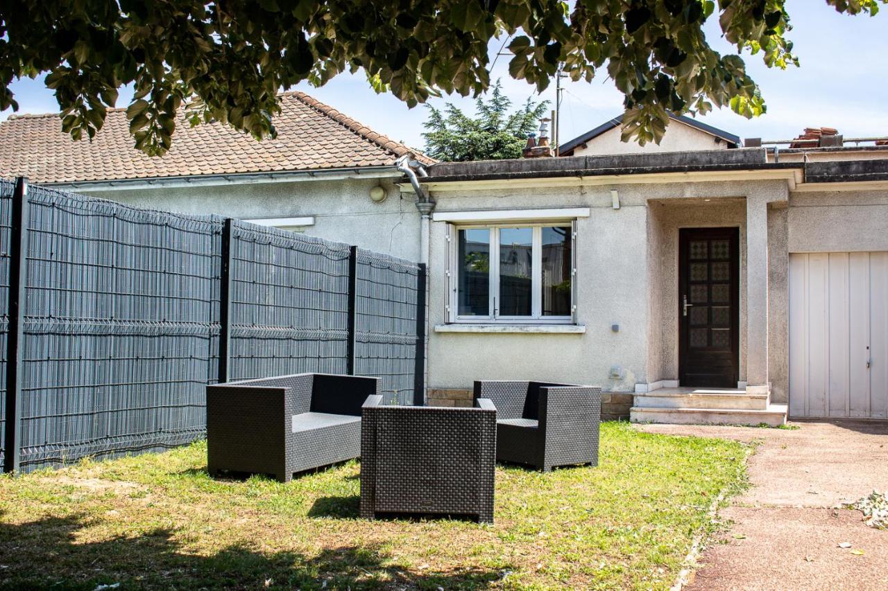 Maisonnette Avec Jardin, Parc Du Chene Apartment Bron Ngoại thất bức ảnh